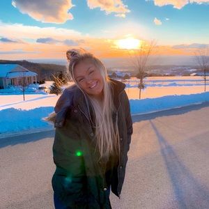 Meet your Posher, Olivia